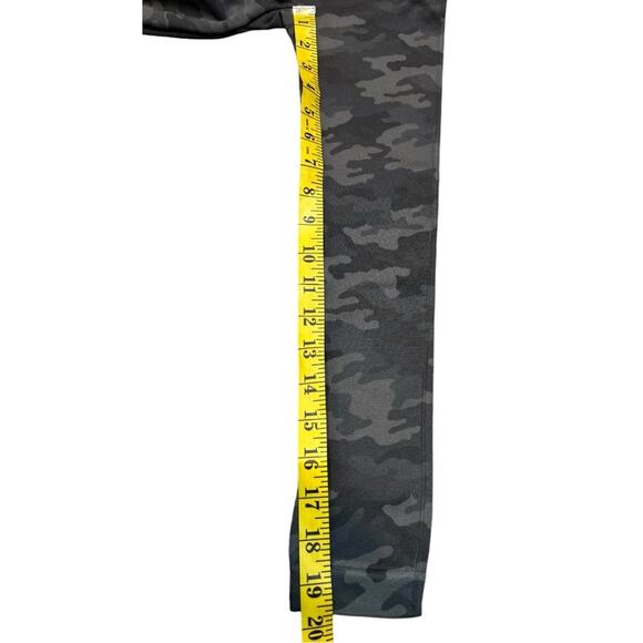 Spanx Look at Me Now Seamless Cropped Camo Leggings NWT - Picture 12 of 12